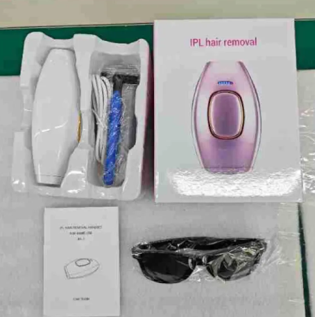 Dispositif de épilation laser IPL Boutique Angenor avec flash de 500 000 impulsions, vue de face sur l'appareil.