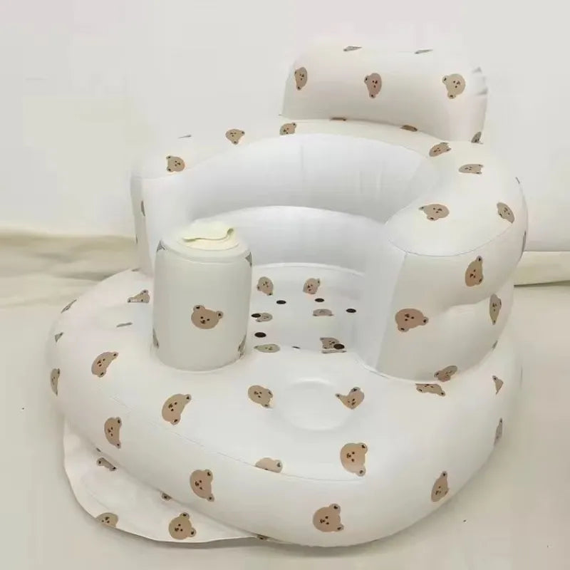 Chaise gonflable pour bébé de Boutique Angenor, idéale pour repas et bain, avec siège coloré et design sécurisé.