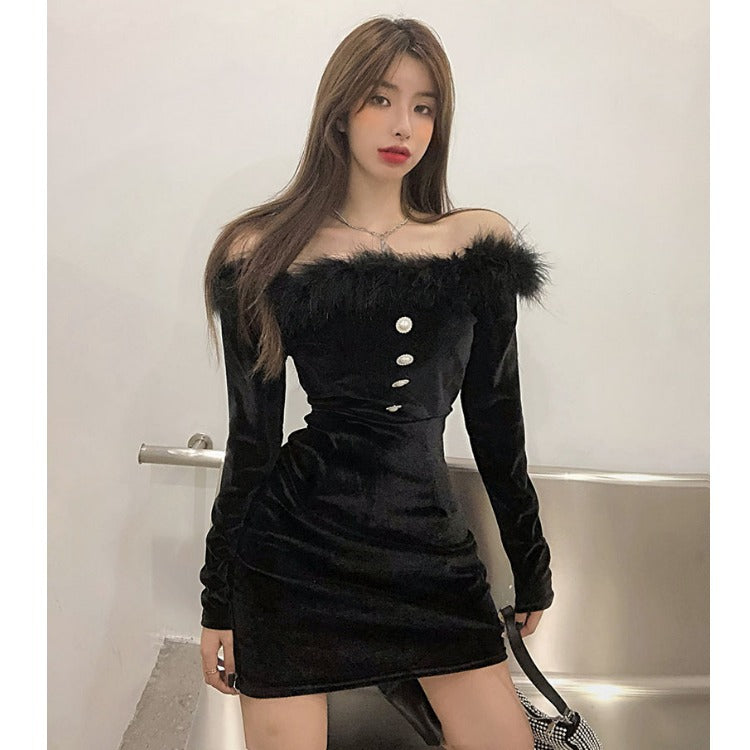 Robe longue en velours doré à manches longues et coupe slim pour femmes, vêtement élégant et confortable.
