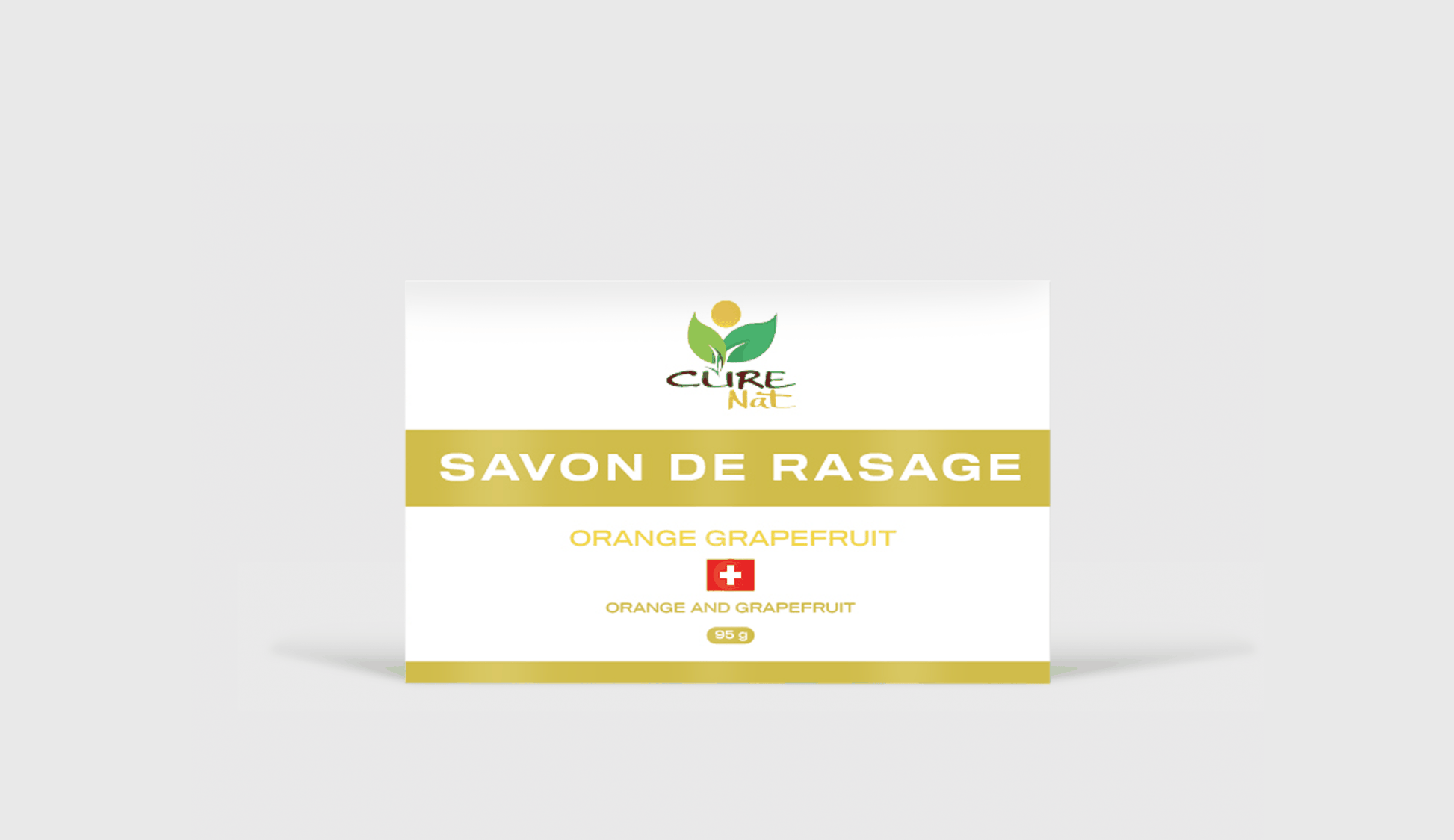 Savon de rasage CureNat, texture crémeuse avec une coupe montrant la surface du savon.