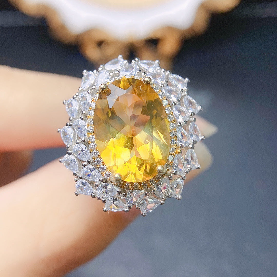 Bague en citrine naturelle de style européen et américain, mettant en valeur une pierre de citrine jaune dans un cadre en argent.