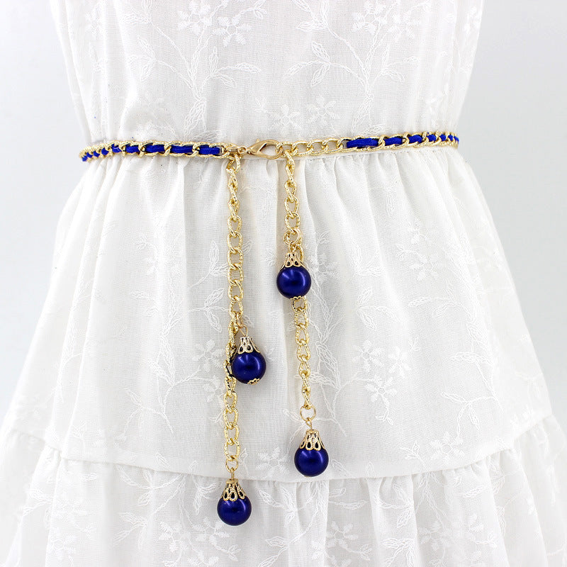 Robe habillée avec ceinture tissée à la taille pour femmes grande taille, style tendance et confortable.