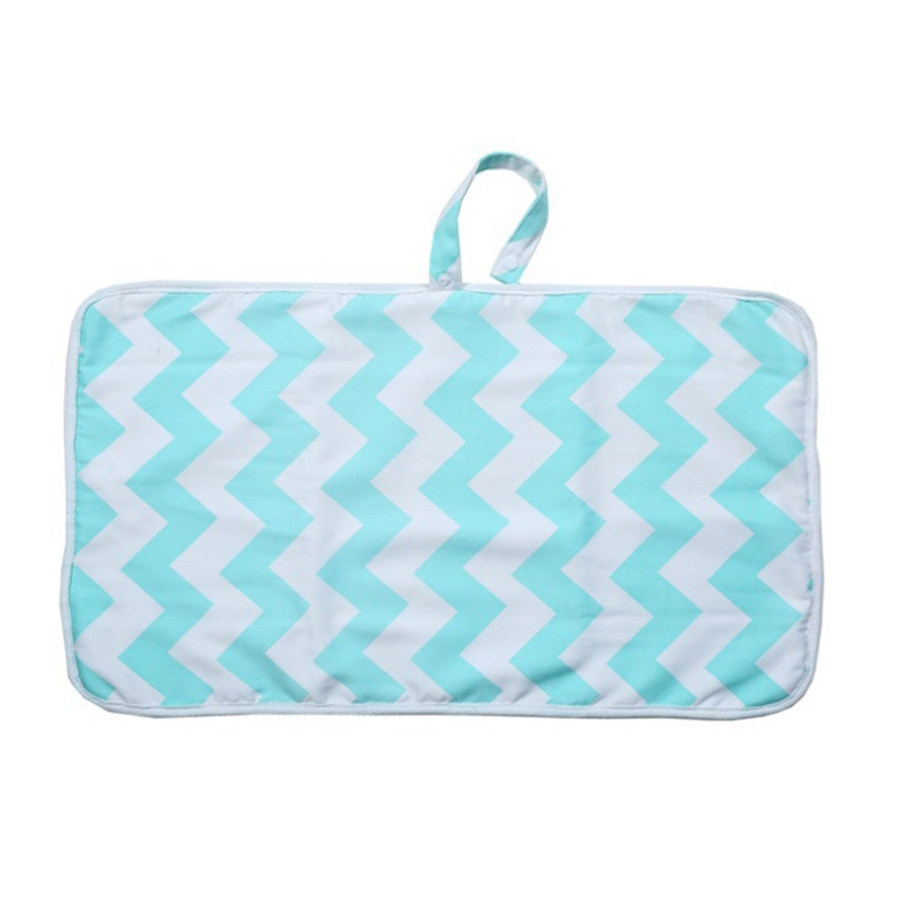 Trousse de change pour bébé portable de la marque MARKET DE PRODUITS DE BEAUTÉ & SANTÉ, matelas à langer pour nouveau-né.