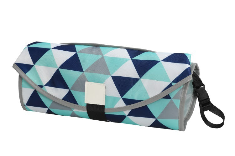 Trousse de change portable pour nouveau-né de la marque MARKET DE PRODUITS DE BEAUTÉ & SANTÉ, matelas à langer compact et pratique.