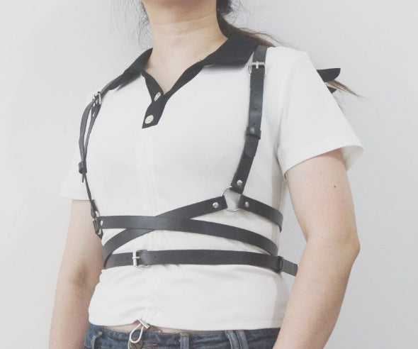Ceinture punk à ailes noires de style mode, ceinture ajustable à liens, idéale pour un look tendance et polyvalent.