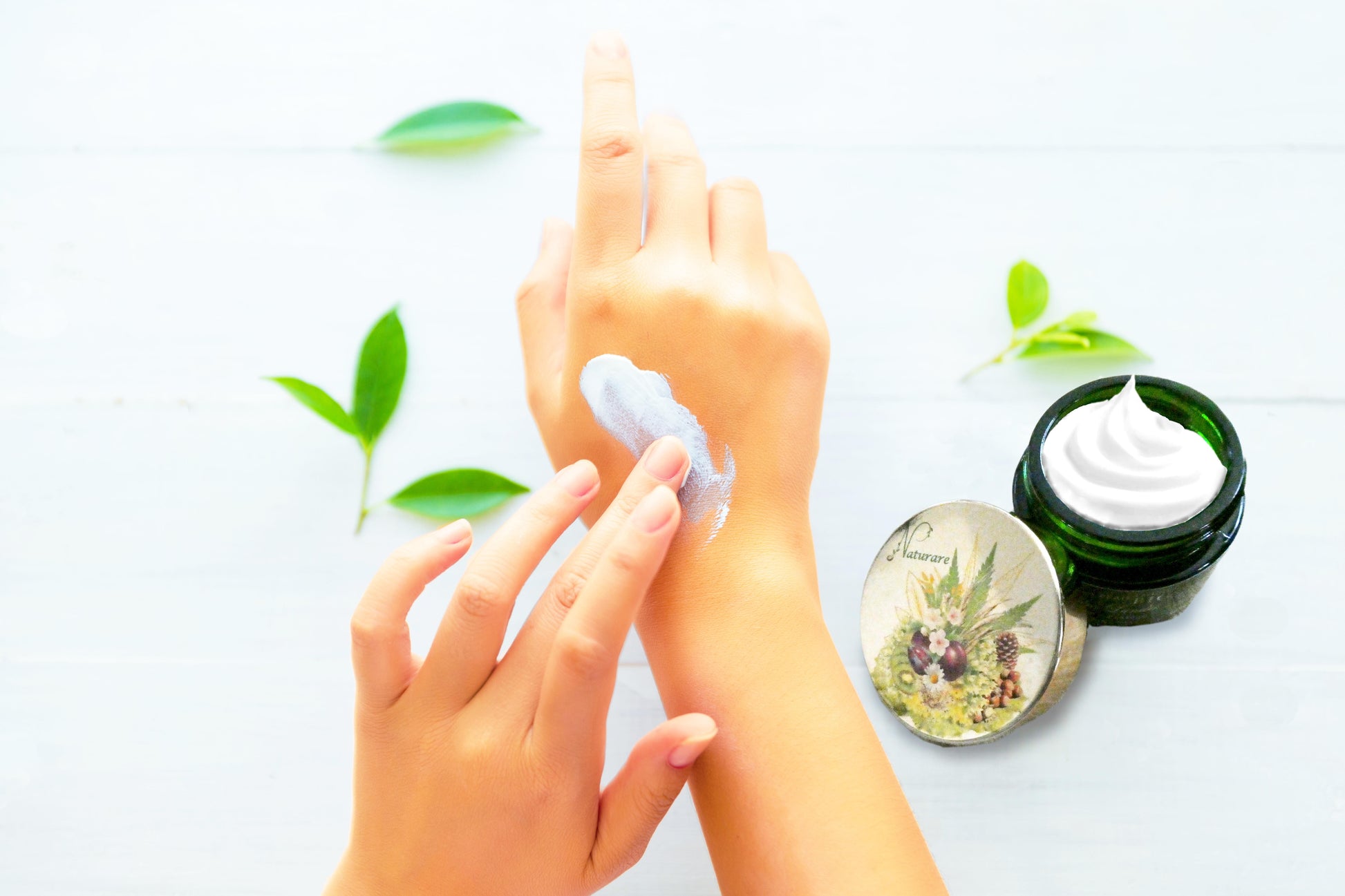 Crème VOLUPTE Naturare.fr, cosmétique bio pour la peau du sein, avec texture riche et naturelle, idéale pour la beauté et le soin.