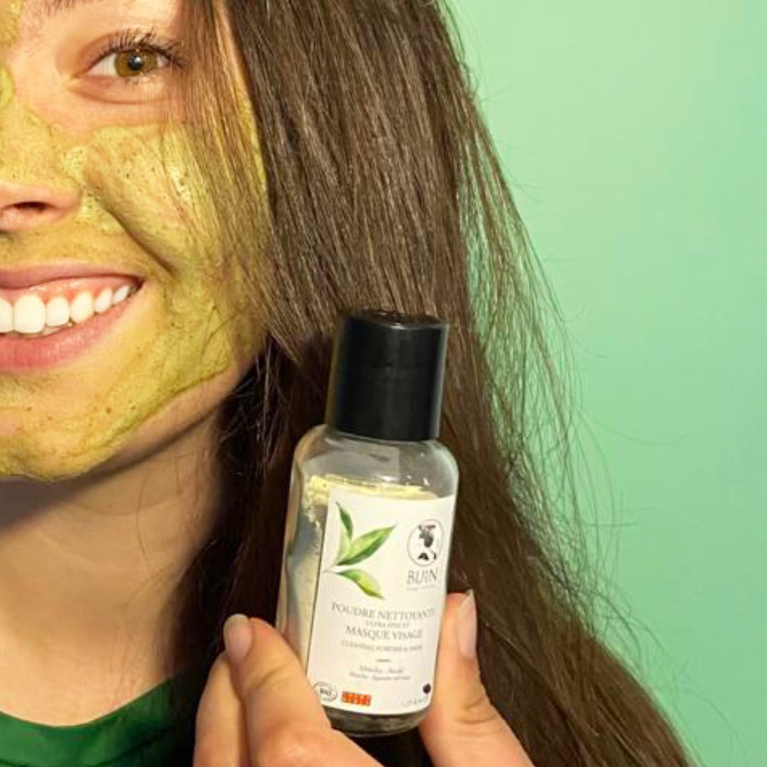 Poudre de soin bio au matcha de Www.bijin-cosmetiques, masque et nettoyant visage en poudre vert naturel.